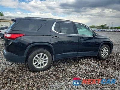Trzecie zdjęcie samochodu z tyłu: 2021 CHEVROLET TRAVERSE LT VIN:1GNEVHKW0MJ198819 - miniatura