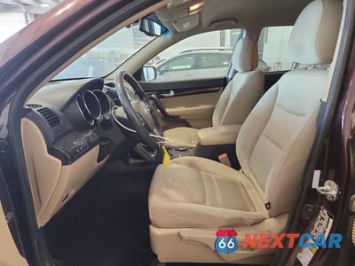 Zdjęcie 7 z 12 samochodu: 2013 KIA SORENTO LX VIN:5XYKT3A68DG382895 - miniatura