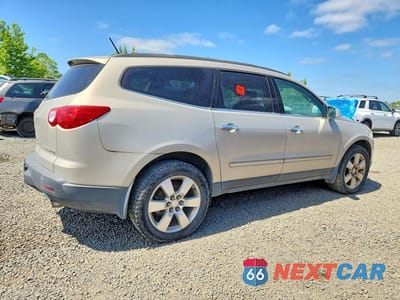 Trzecie zdjęcie samochodu z tyłu: 2010 CHEVROLET TRAVERSE LTZ VIN:1GNLVHED5AJ262415 - miniatura