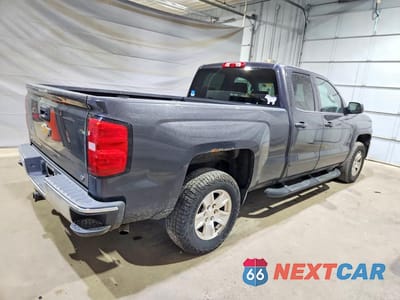 Trzecie zdjęcie samochodu z tyłu: 2016 CHEVROLET SILVERADO K1500 LT VIN:1GCVKREC6GZ260531 - miniatura