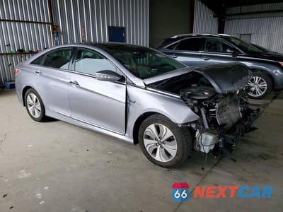 Czwarte zdjęcie samochodu z boku: 2015 HYUNDAI SONATA HYBRID LIMITED VIN:KMHEC4A42FA125831 - miniatura