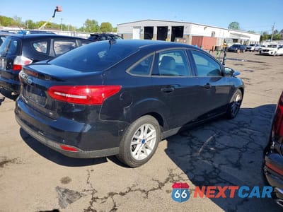 Trzecie zdjęcie samochodu z tyłu: 2017 FORD FOCUS SE VIN:1FADP3F27HL302117 - miniatura