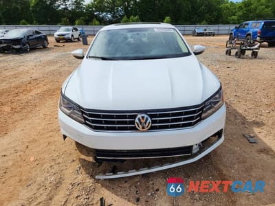 Piąte zdjęcie samochodu w środku: 2019 VOLKSWAGEN PASSAT WOLFSBURG VIN:1VWLA7A32KC012029 - miniatura