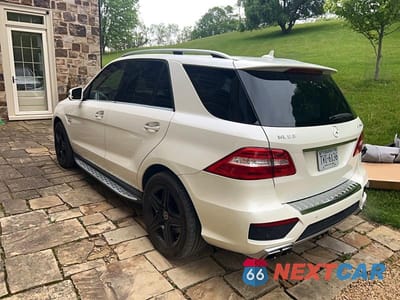 Trzecie zdjęcie samochodu z tyłu: 2015 MERCEDES-BENZ ML 63 AMG VIN:4JGDA7EB0FA474921 - miniatura