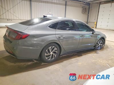 Trzecie zdjęcie samochodu z tyłu: 2021 HYUNDAI SONATA HYBRID BLUE VIN:KMHL24JJ2MA029176 - miniatura