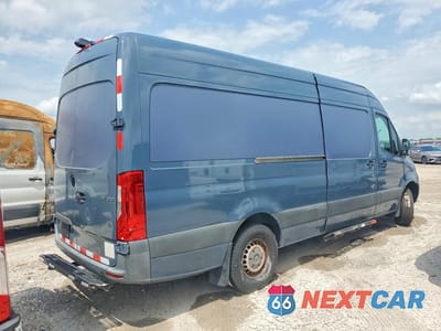Trzecie zdjęcie samochodu z tyłu: 2019 MERCEDES BENZ SPRINTER 2500 DELIVERY VAN VIN:WD4PF1CD7KP148843 - miniatura