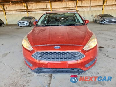 Piąte zdjęcie samochodu w środku: 2018 FORD FOCUS SE VIN:1FADP3F27JL270842 - miniatura