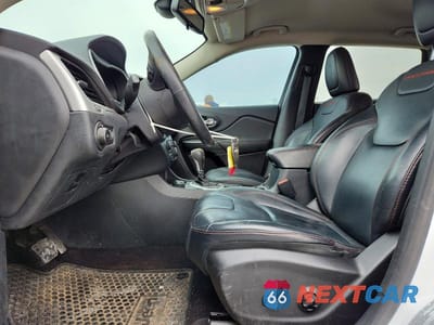 Zdjęcie 7 z 13 samochodu: 2016 JEEP CHEROKEE TRAILHAWK VIN:1C4PJMBS0GW255417 - miniatura