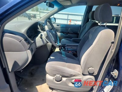 Zdjęcie 7 z 13 samochodu: 2004 TOYOTA SIENNA VIN:5TDZA23C94S146390 - miniatura