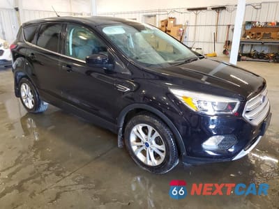 Czwarte zdjęcie samochodu z boku: 2019 FORD ESCAPE SE VIN:1FMCU0GDXKUC26998 - miniatura