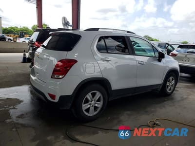 Trzecie zdjęcie samochodu z tyłu: 2021 CHEVROLET TRAX 1LT VIN:KL7CJLSB6MB324541 - miniatura