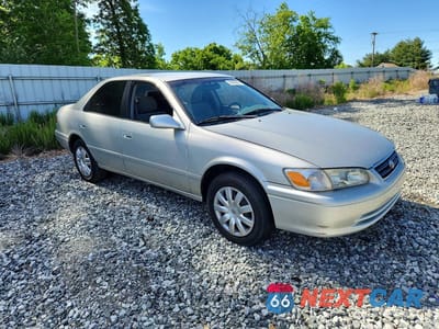 Czwarte zdjęcie samochodu z boku: 2000 TOYOTA CAMRY LE VIN:4T1BG22K9YU008581 - miniatura