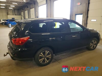 Trzecie zdjęcie samochodu z tyłu: 2017 NISSAN PATHFINDER SV VIN:5N1DR2MM6HC656340 - miniatura
