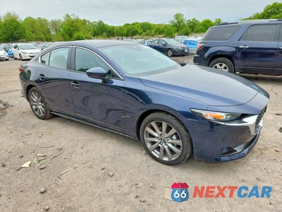 Czwarte zdjęcie samochodu z boku: 2026 MAZDA 3 PREFERRED VIN:JM1BPACL0T1875786 - miniatura