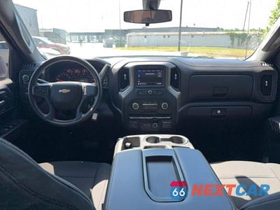Zdjęcie 9 z 10 samochodu: 2021 CHEVROLET SILVERADO K1500 CUSTOM VIN:1GCPYBEK5MZ149552 - miniatura