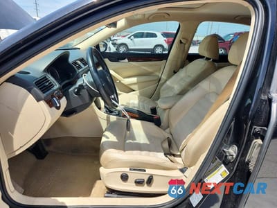 Zdjęcie 7 z 12 samochodu: 2012 VOLKSWAGEN PASSAT SEL VIN:1VWCM7A36CC009255 - miniatura