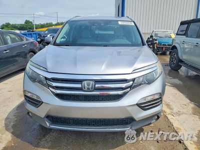 Piąte zdjęcie samochodu w środku: 2017 HONDA PILOT TOURING VIN:5FNYF6H9XHB104788 - miniatura
