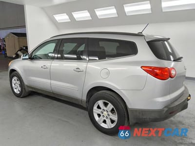 Drugie zdjęcie samochodu z przodu: 2012 CHEVROLET TRAVERSE LT VIN:1GNKRGED5CJ242002 - miniatura