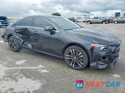Czwarte zdjęcie samochodu z boku: 2025 MERCEDES-BENZ CLA 250 VIN:W1K5J4GB3SN485764 - miniatura