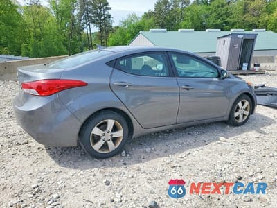 Trzecie zdjęcie samochodu z tyłu: 2013 HYUNDAI ELANTRA GLS VIN:5NPDH4AE0DH435332 - miniatura