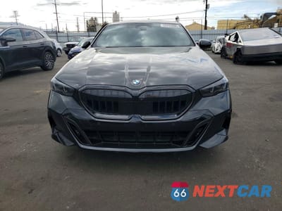 Piąte zdjęcie samochodu w środku: 2025 BMW 530 I VIN:WBA43FJ00SCU24593 - miniatura