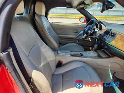 Zdjęcie 10 z 12 samochodu: 2007 BMW Z4 3.0 VIN:4USBU33597LW72308 - miniatura