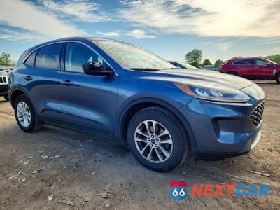 Czwarte zdjęcie samochodu z boku: 2020 FORD ESCAPE SE VIN:1FMCU0G6XLUC65237 - miniatura