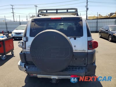Zdjęcie 6 z 13 samochodu: 2007 TOYOTA FJ CRUISER BASE VIN:JTEZU11FX70012120 - miniatura