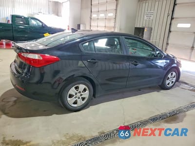 Trzecie zdjęcie samochodu z tyłu: 2016 KIA FORTE LX VIN:KNAFK4A69G5540049 - miniatura