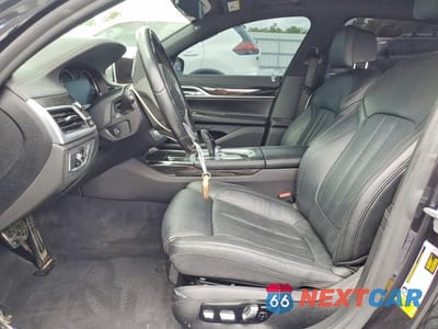 Zdjęcie 7 z 12 samochodu: 2019 BMW 740 I VIN:WBA7E2C5XKB217854 - miniatura
