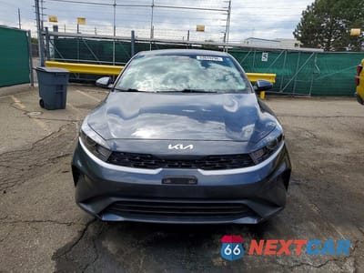 Piąte zdjęcie samochodu w środku: 2024 KIA FORTE LX, LXS VIN:3KPF24AD5RE811455 - miniatura