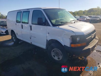 Czwarte zdjęcie samochodu z boku: 2008 CHEV EXPRESS G3500 VIN:1GCHG35KX81158314 - miniatura