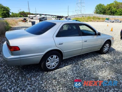 Trzecie zdjęcie samochodu z tyłu: 2000 TOYOTA CAMRY LE VIN:4T1BG22K9YU008581 - miniatura