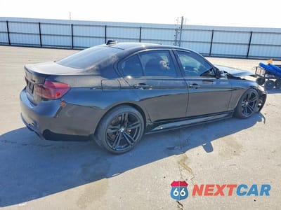 Trzecie zdjęcie samochodu z tyłu: 2016 BMW 340 I VIN:WBA8B3G50GNT62517 - miniatura
