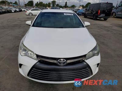 Piąte zdjęcie samochodu w środku: 2015 TOYOTA CAMRY LE VIN:4T1BF1FKXFU104952 - miniatura