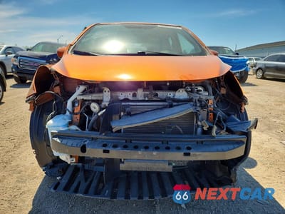 Piąte zdjęcie samochodu w środku: 2018 NISSAN VERSA NOTE S VIN:3N1CE2CP5JL371231 - miniatura