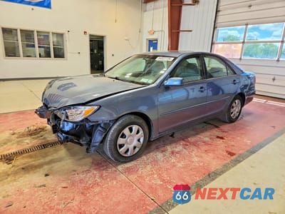 2004 TOYOTA CAMRY LE 4T1BE32K44U913882 - główne zdjęcie licytacji z USA - miniatura