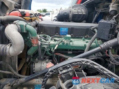 Zdjęcie 7 z 10 samochodu: 2013 VOLVO VN VNL VIN:4V4NC9KK5DN145144 - miniatura