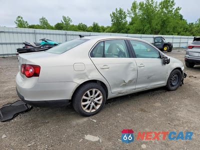 Trzecie zdjęcie samochodu z tyłu: 2010 VOLKSWAGEN JETTA SE VIN:3VWRZ7AJ0AM033766 - miniatura