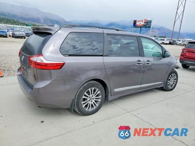 Trzecie zdjęcie samochodu z tyłu: 2019 TOYOTA SIENNA XLE 8-PASSENGER VIN:5TDYZ3DC4KS005720 - miniatura