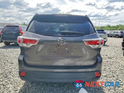 Zdjęcie 6 z 14 samochodu: 2016 TOYOTA HIGHLANDER LE VIN:5TDBKRFH3GS271405 - miniatura