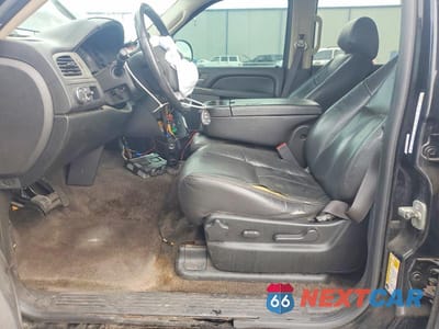 Zdjęcie 7 z 14 samochodu: 2010 CHEVROLET SUBURBAN C1500 LS VIN:1GNUCHE06AR260262 - miniatura