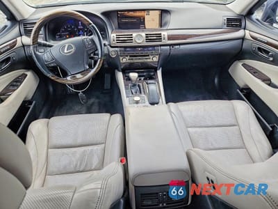 Zdjęcie 8 z 12 samochodu: 2016 LEXUS LS 460 VIN:JTHBL5EF3G5142977 - miniatura