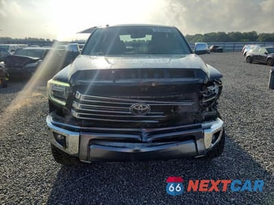 Piąte zdjęcie samochodu w środku: 2018 TOYOTA TUNDRA 1794 EDITION VIN:5TFAW5F12JX686115 - miniatura