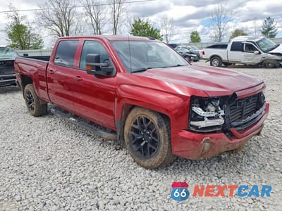 Czwarte zdjęcie samochodu z boku: 2018 CHEVROLET SILVERADO K1500 LT VIN:3GCUKREC1JG425680 - miniatura