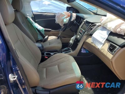 Zdjęcie 7 z 12 samochodu: 2013 HYUNDAI ELANTRA VIN:KMHD35LE0DU037640 - miniatura