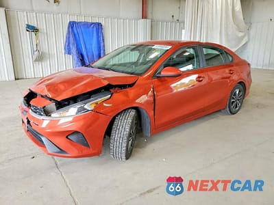 2022 KIA FORTE LXS 3KPF24AD8NE494958 - główne zdjęcie licytacji z USA - miniatura
