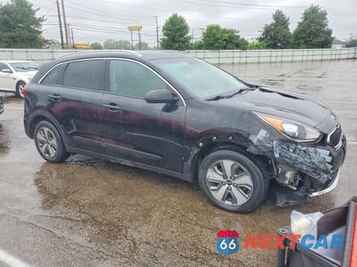 Czwarte zdjęcie samochodu z boku: 2019 KIA NIRO LX VIN:KNDCB3LC3K5242074 - miniatura