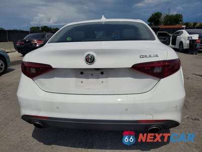 Zdjęcie 6 z 12 samochodu: 2017 ALFA ROMEO GIULIA VIN:ZARFAEBN2H7552220 - miniatura
