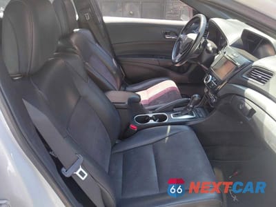 Piąte zdjęcie samochodu w środku: 2016 ACURA ILX PREMIUM VIN:19UDE2F81GA003216 - miniatura